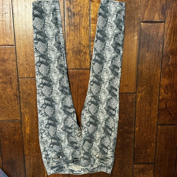 CAbi Diamondback Skinny Jeans # 958 sz 4 EUC - Picture 5 of 9